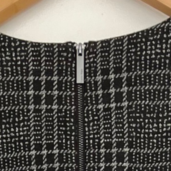 Cavin Klein Dress Roundneck Three-quarter Bell Sleeves Back Zip Closure Size 10 - Picture 6 of 9